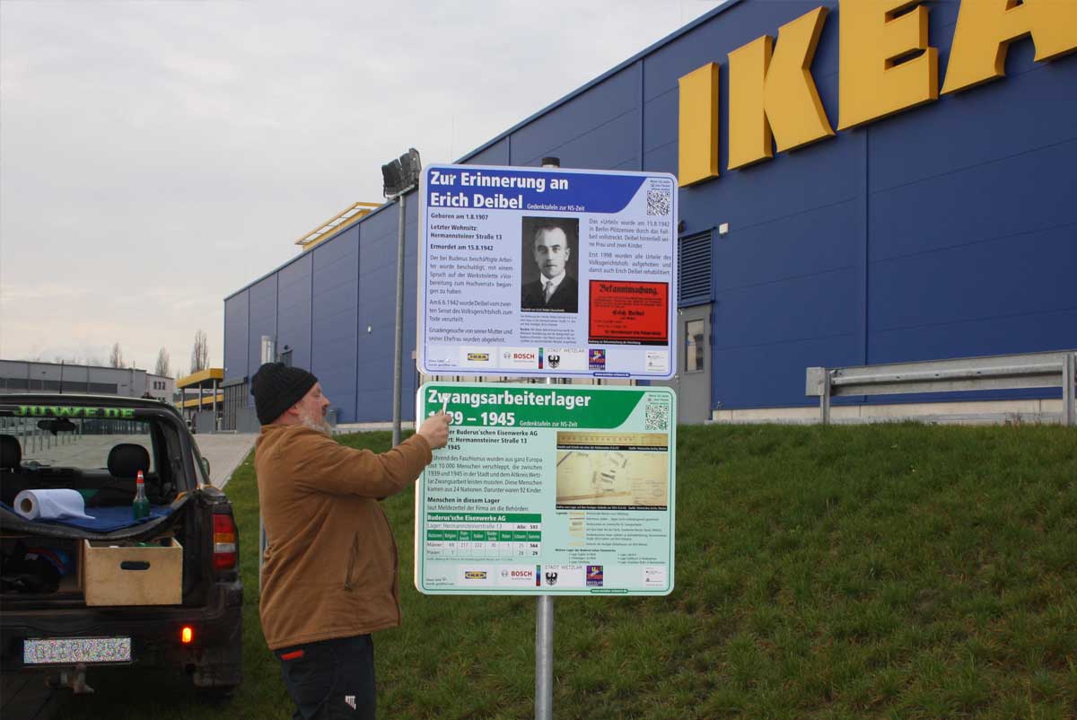 Montage der Gedenktafeln bei Ikea Dez. 2018