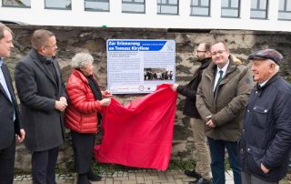 Tafelenthüllung am 22.11.2019 vor dem Hessenkolleg