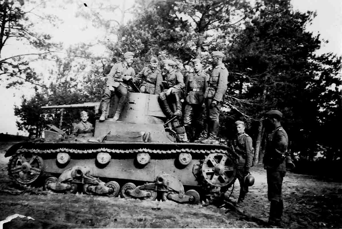 Donsbach Juni 1941 erbeuteter leichter SU-Panzer