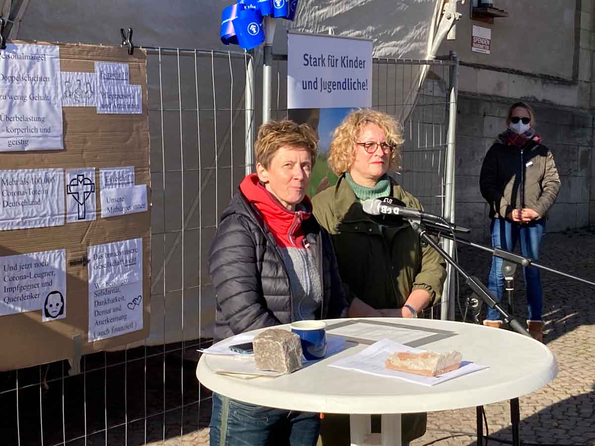 WZ-solidarisch Mahnwache Domplatz 27.02.2022