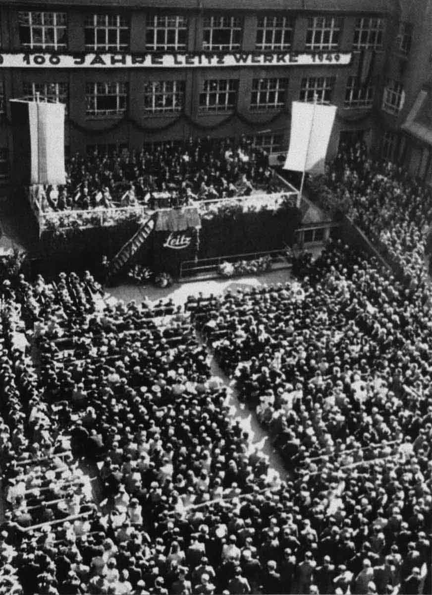 100 Jahre Leica Festakt im Werkshof 1949
