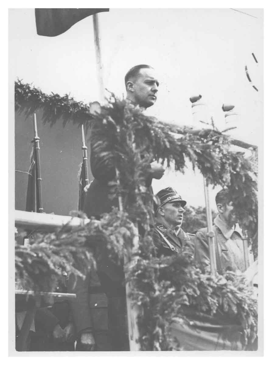Reichsernährungsminister Richard Walter Darré bei seiner Rede auf dem Festtagsgelände mit eigens gebauter Rednerbühne