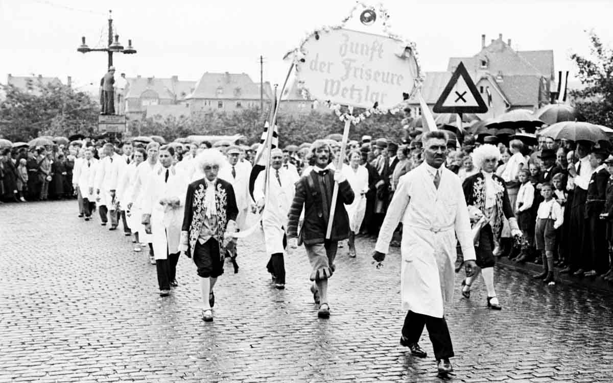Abordnung der Friseurinnung auf dem Ochsenfest 1933