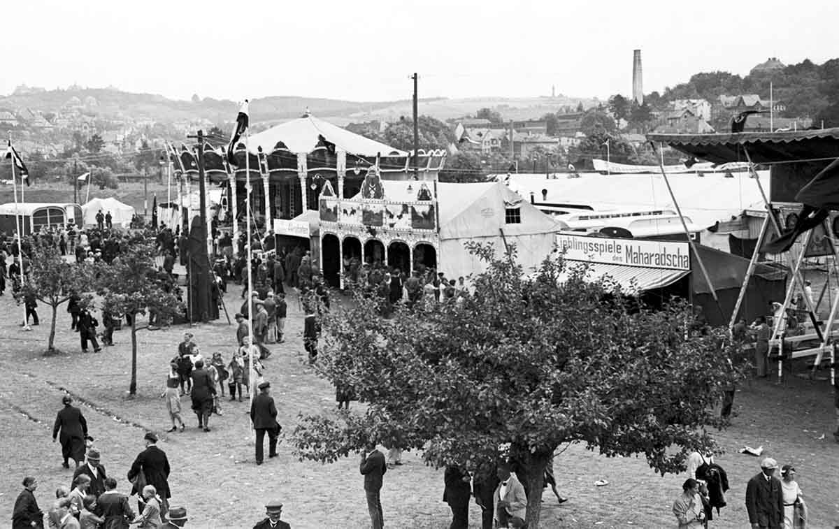 Festplatz zum Ochsenfest 1933 auf der Bachweide mit Jahrmarkt-Aangeboten