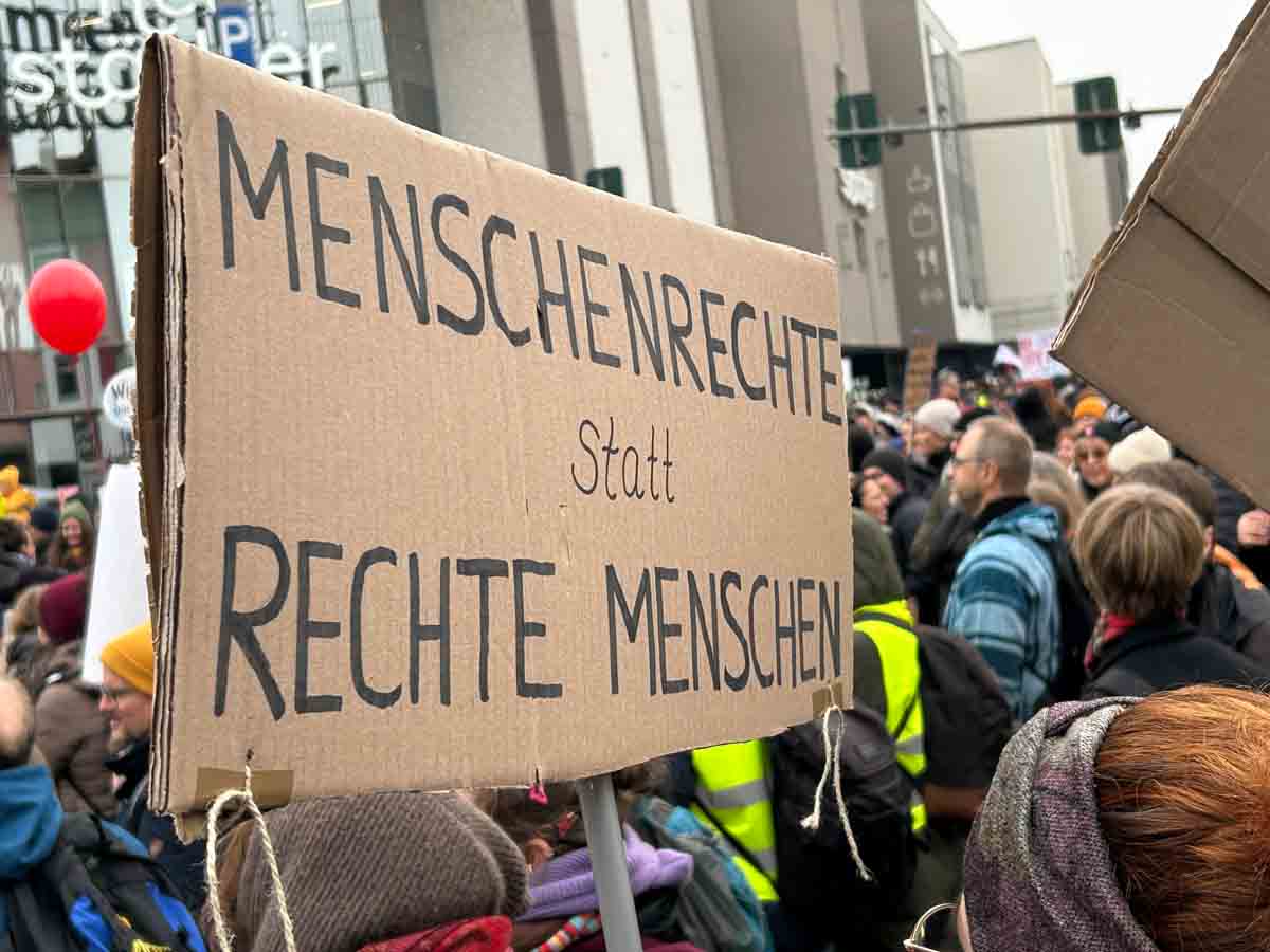 2025-11-29-Giessen-Demo-gegen-AfD-Jugend_023 Gemeinsam für Demokratie und Vielfalt am 29.11.2025 in Gießen