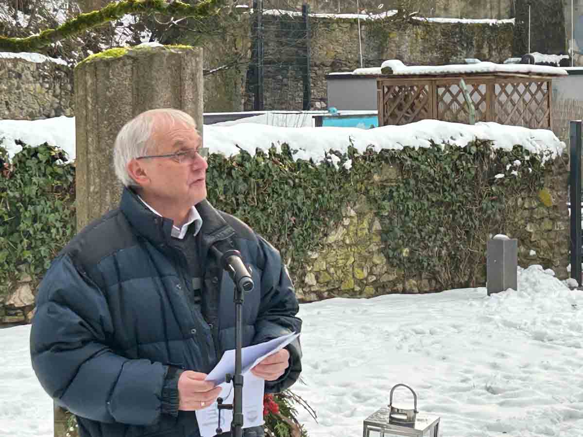 2026-01-27-Holocaustgedenken_101 Holocaust-Gedenkveranstaltung im Wetzlarer Rosengärtchen am Mahnmal für die NS-Opfer am 27.01.2026
