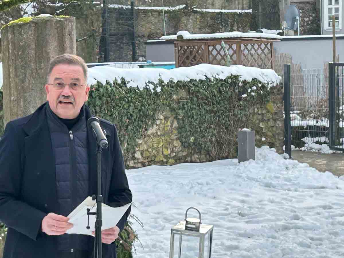 2026-01-27-Holocaustgedenken_105 Holocaust-Gedenkveranstaltung im Wetzlarer Rosengärtchen am Mahnmal für die NS-Opfer am 27.01.2026