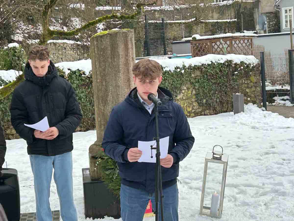 2026-01-27-Holocaustgedenken_121 Holocaust-Gedenkveranstaltung im Wetzlarer Rosengärtchen am Mahnmal für die NS-Opfer am 27.01.2026