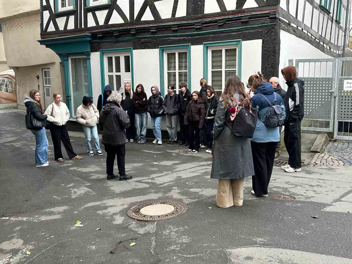 2026-03-25-Fuehrung_WdE_Kaufm-Schulen_DIL_Kl-12_09 WdE-Gruppenführung am 25.03.2026 für Geschichtsgrundkurs Kl. 12 kaufmännisches Gymnasium Dillenburg